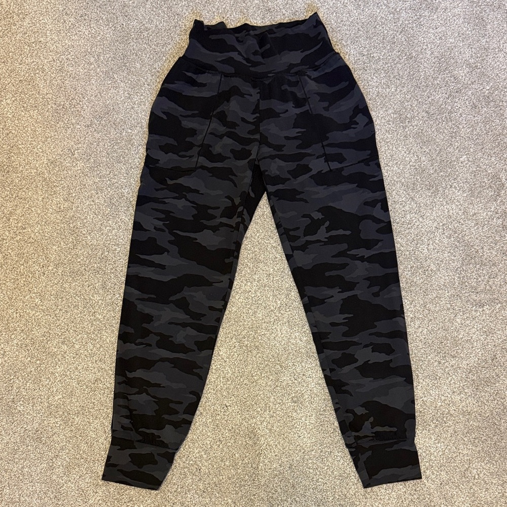 Athleta Salutation Camo Jogger